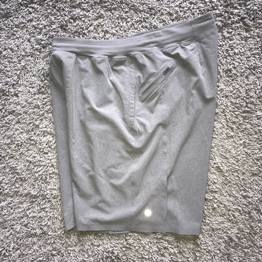 LULULEMON LUX 9.5” INSEAM 3 POCKET GYM FITNESS L